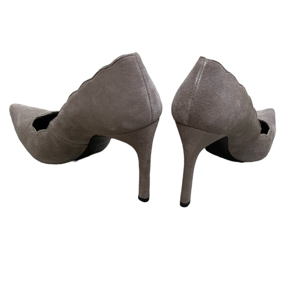 Stuart Weitzman Scallop Edge Grey Greige Suede Pumps SZ 6.5 - Picture 4 of 6